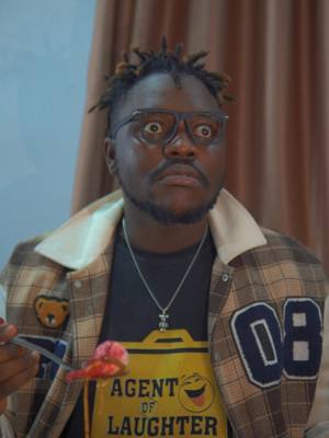 A post by @agentoflaughter on TikTok caption: pov: you visit her family 😂🔥 @SOL TWINS @jo9tin @✰𝐵ο𝗅𝒖 𝑤άϯ𝒊𝐟ė*॰¨̮  #funny #comedy #viral 