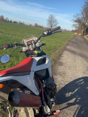 A post by @lilleel07 on TikTok caption: Cross life best… -Beta 50 Track RR Pro -🎥me  More?  #moped #mopedlife #mopedarmy #cross #supermoto #beta #beta50 #motohub #fyp #viral #trend #aftereffect #ae  My wife @chiara.bruc ❤️  @Nico broski looks good Dreambike achieved 👍 Edits😍 