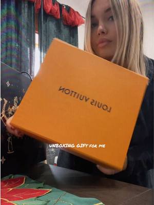 A post by @ritadelsorboreal on TikTok caption: #unboxing 