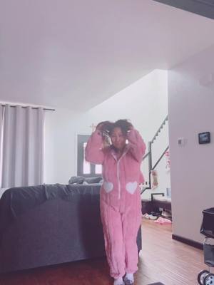 A post by @honeydyiekai on TikTok caption: #apt #merrychristmas2024 #fyp #fypシ #tiktok #tiktokusa #myyorkie #ilovebell #mybella🐶 #usatiktok🇺🇸 #qatar #qatar🇶🇦 #highlightseveryone #tiktokqatar #tiktokdoha #qatar #qatar #usa_tiktok #usa🇺🇸 #sacramento 