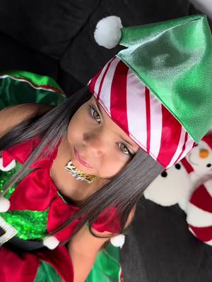 A post by @queen_kye18 on TikTok caption: 🎄🎄🎄#fypシ #fypage #christmas #outfit #OOTD #feliznavidad 