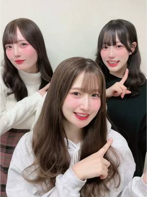 A post by @classroom_bottomgirls on TikTok caption: 3人で踊ってみたよ〜🤏#日本 #japan #アイドル #idol #マカロンとメロンソーダ @由良ゆら @ことるり @小鳥さん 