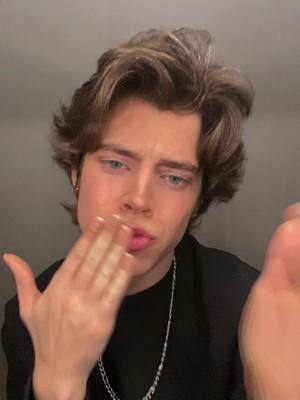 A post by @zachxmorris on TikTok caption: JEENNAYEYEEE