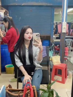 A post by @linsingle290 on TikTok caption: អៀនពេក☺️😂#CapCut 