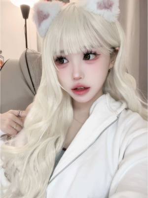 A post by @x__kuro on TikTok caption: 토모에~ 好き