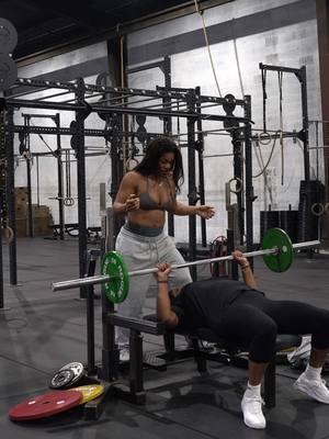 A post by @cranonn on TikTok caption: She really need to stop playing with these weights 