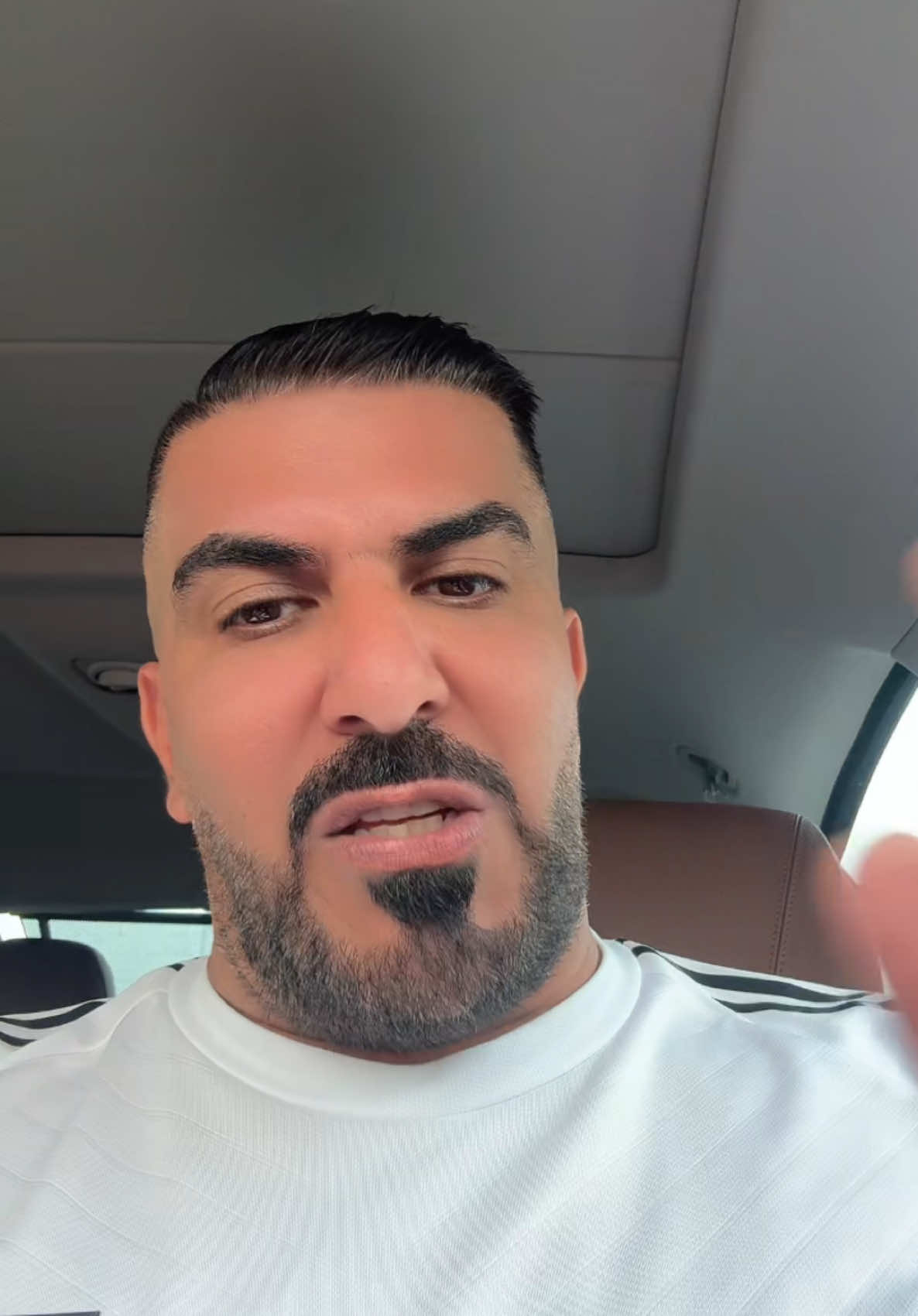 A post by @abo_ali.alnajar on TikTok caption: الوطن ثم الوطن  #ابو_علي_النجار #اكسبلور #مشاهير_تيك_توك #الشعب_الصيني_ماله_حل😂😂 #بلانه_كيمنك #بلانه #منتخب_العراق #خليجي_25_بصراوي 