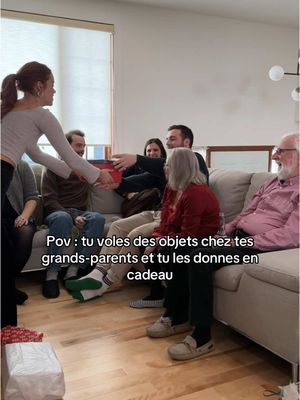 A post by @la.santero on TikTok caption: mon papi a toujours pas compris 😂😂 #grandparents #prank #giftprank #grandkids #noel #famille 