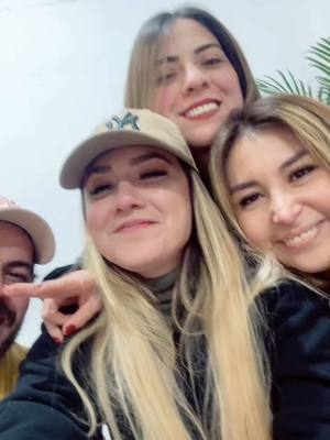 A post by @deborahsalazarr on TikTok caption: Amistad es: @Lu @Eduardo Ramz Nava @Mireyach 