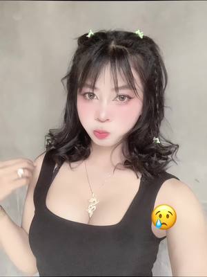 A post by @__phin___ on TikTok caption: ស្រឡាញ់ទាំងអស់ហ្មង❤️🥴