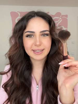 A post by @memira.x on TikTok caption: Mini Makeup Tricks mit großem Effekt ✨ IG•@memira.x 