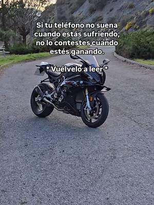 A post by @rio_s1k on TikTok caption: 🙂‍↔️🙂‍↔️ _ _ _ _ _   #bmws1000rr #parati 