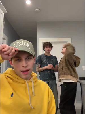 A post by @sturniolo.triplets on TikTok caption: la la la 