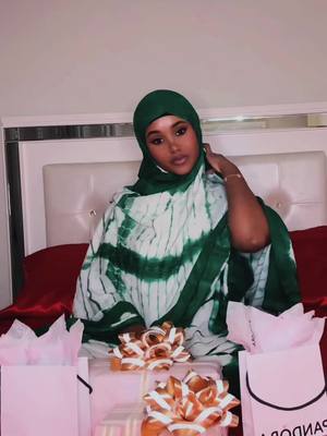 A post by @shuriesmiley on TikTok caption: Can it get to midnight already #🥳 #fypシ #somalitiktok #foryou #🙈💕 