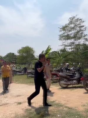 A post by @fcppartyofficial on TikTok caption: ក្នុងគ្រា ព្រះអង្គម្ចាស់ នរោត្តម ចក្រាវុធ យាងចុះជួបសំណេះសំណាល សួរសុខទុក្ខ ប្រជារាស្ត្រ អ្នកគាំទ្រ កំពត