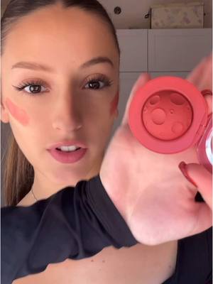 A post by @_brunellina_ on TikTok caption: Questi blush sono pazzeschi e low cost😉🎁  @SHEGLAM  #SHEGLAM #SHEGLAMBlush #SHEGLAMBlushBall