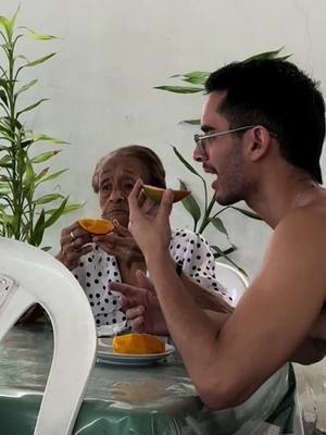 A post by @carlangasf95 on TikTok caption: Platica y mango con mi abuelita ❤️