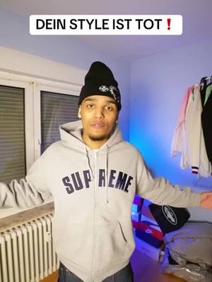 A post by @onchairstv on TikTok caption: Ganz wichtig !#fashiontiktok #winter2024 #basics #streetwear #tipps #trackie #clothes #closet #closettour #supreme #style #wintervibes #winterfashion #hoodie #denim #tracksuitseason #trackieseason #jogger #men #tiktoker #tiktoknews #help 