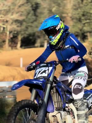 A post by @aressalas2323 on TikTok caption: #motocross #parati #fyp #mx #yz #125 #2t 