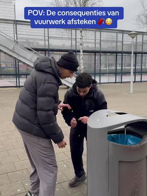 A post by @charbonnn on TikTok caption: Daar schrik je wel van 😳 #fyp #vjp #foryou #vuurwerk #cobra #thunderking #afsteken @Young Amsterdam ‘ad