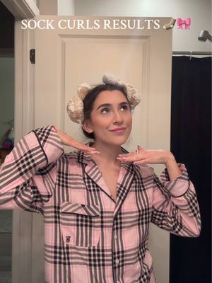 A post by @alessandradavila93 on TikTok caption: i’m going to try and wrap them differently and see if it makes a difference!! 🎀 #heatlesscurls #sockcurls #results #hairtok #hair #hairtutorial #curledhair #grwm #fyp #foryoupage #viralvideo 