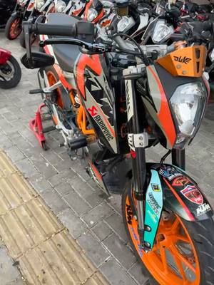 A post by @ktm_duke_086787954 on TikTok caption: Duke 390 ម៉ូតូផែនស្អាតណាស់ ចង់បានទំនាក់ទំនង់​ 070585825