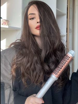 A post by @afrae.es on TikTok caption: مين جرّب الجهاز ؟ يجنن 🔥  @SHEGLAM @SHEGLAM.HAIR  #sheglam #sheglamhair #sheglamitcurl #sheglamhotstreak 