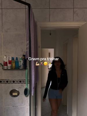 A post by @beatrizvlls on TikTok caption: alguém tira essa música da minha cabeça  #makeup #rotina #grwm #beauty #fyp #quickglam #dayroutine #arrumesecomigo 