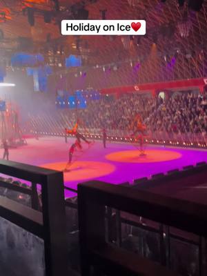 A post by @serenahildebrand on TikTok caption: #holidayonice #show #soschön 