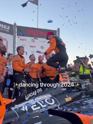 A post by @arrowmclaren on TikTok caption: What a year it was. 🗓️✨ #mclaren #2024 #dancing 