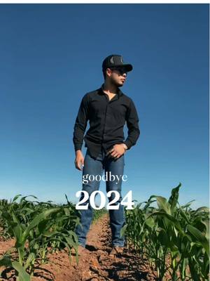 A post by @agroboy_mx on TikTok caption: Fuiste un gran reto 2024 pero se que me hiciste fuerte para enfrentar este 2025 y ser mejor  #findeaño #añonuevo #CapCut #2024 #2025 #agro #agroboy 