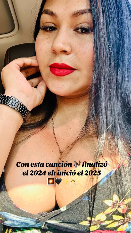 A post by @infantegaby25 on TikTok caption: #bienbenido2025🎉 #muñeca🖤✨ 