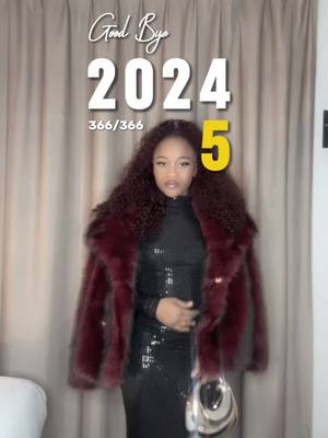 A post by @aicha_keita3832 on TikTok caption: #CapCut Bonne année 🎆 2025