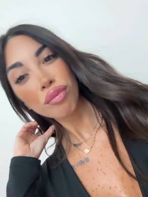 A post by @_rosapetrone on TikTok caption: 😜