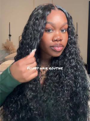 A post by @ebonyrosaa on TikTok caption: @recoolhairshop #gluelesswig 