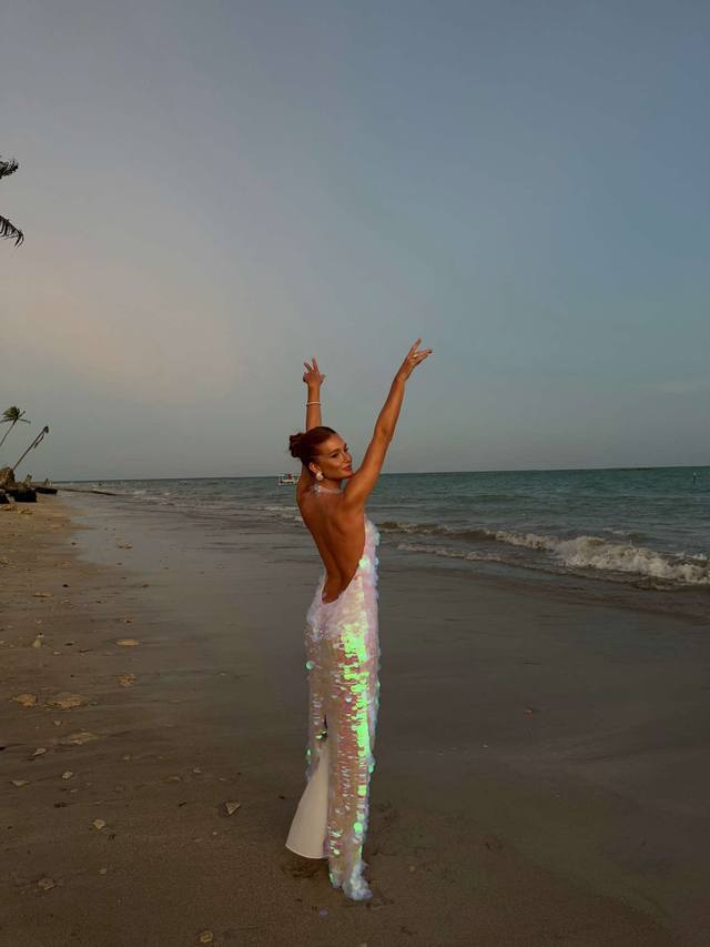 A post by @marinaruybarbosa on TikTok caption: meu ano novo ✨ #2025 
