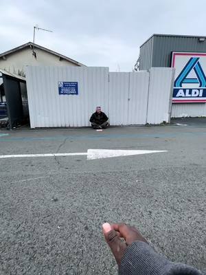 A post by @c_zasta on TikTok caption: Tu vois dans quel pays 😭😭#humain #foruyou 