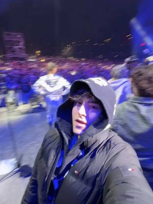 A post by @iitsace on TikTok caption: Ho abbracciato prima il sindaco che mia madre🥲 Buon 2025!🥳