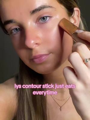 A post by @jenna..flowers on TikTok caption: NOTHING beats this countor #foryou #makeup #lys #lysbeauty 