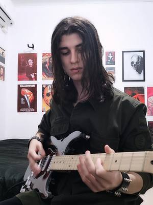 A post by @gabirubernardo on TikTok caption: Donner DST-152 guitar | Code "Gabi" Link in bio #rammstein #guitarcover #guitarplayer #riff #donnerelectricguitar #donnermusic #donnerdst152