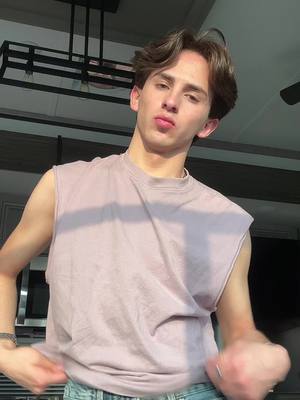 A post by @moisesperezz on TikTok caption: Mi trend fav 