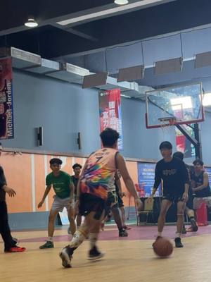 A post by @peter.rv on TikTok caption: Pel leng ban tea team Jg Jg sabay ngob jal 🤭 #basketball #peterrv #cambodia 