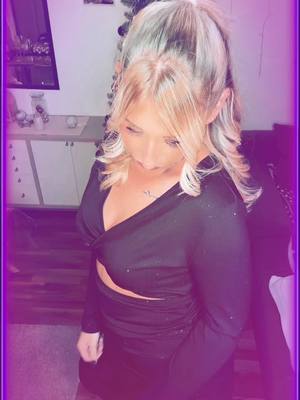 A post by @blondi_88_ on TikTok caption: #bauchbeinepo #blonde #blondi #gefühle #emotionen #fürdich #foryou #fyp #teamblondi #tiktok #shirindavid #schlagerprinzessin #schlagerqueen #schlager 