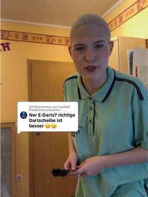 A post by @mrs.spark on TikTok caption: Antwort auf @Football Predictions Wer gewinnt heute? MVG oder Littler?👀🎯🏆#dartswm #michaelvangerwen #lukelittler #comedy 