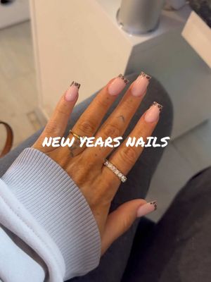 A post by @missjejelopes on TikTok caption: Anzeige| Thank you @Nails91_beauty 💕#newyearsnails #newnails #getreadywithme 