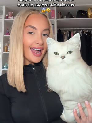 A post by @fanny.scg on TikTok caption: Sa réaction je ne m’attendais pas à ça 😱🤣 #prank #chat 