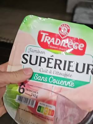 A post by @floriantrucktiktok on TikTok caption: jambon supérieur ?  #routier #blague #cochon #antivol 