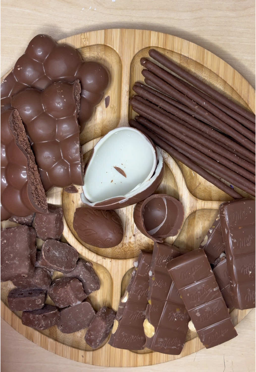 A post by @asmr_tiktok022 on TikTok caption: Choco Party 🥳 #cadbury #milky #kinder #oreo #icecream #teatime #tea #fillingplatter #fillingplatterwithsweets #fillingplatterasmr #asmr #asmrsounds #sweet #candies #chocolate #fyp #fypシ #foryoupage #foryou #decoration #snack #asmrtiktoks #food #snacks #odiasmr 