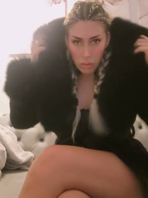 A post by @raychitza on TikTok caption: #austria #serbia #viral #fyp #trendingvideo #xyzabc #foru #4you #trending #foryou #xyzabc #jlo #jennyfromtheblock #fur #coat 