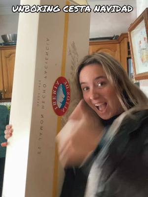 A post by @soylaurarivas on TikTok caption: Y yo en mi trabajo no nos dieron ni las gracias por estar aguantando ahí JAJJAJA 🥲#cestadenavidad #regalo #navidad #unboxing 